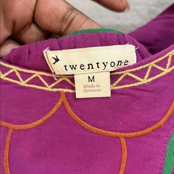 Twentyone Women’s Magenta Floral Embroidered Mini Dress Sz M Ruffle Sleeveless - Picture 3 of 9